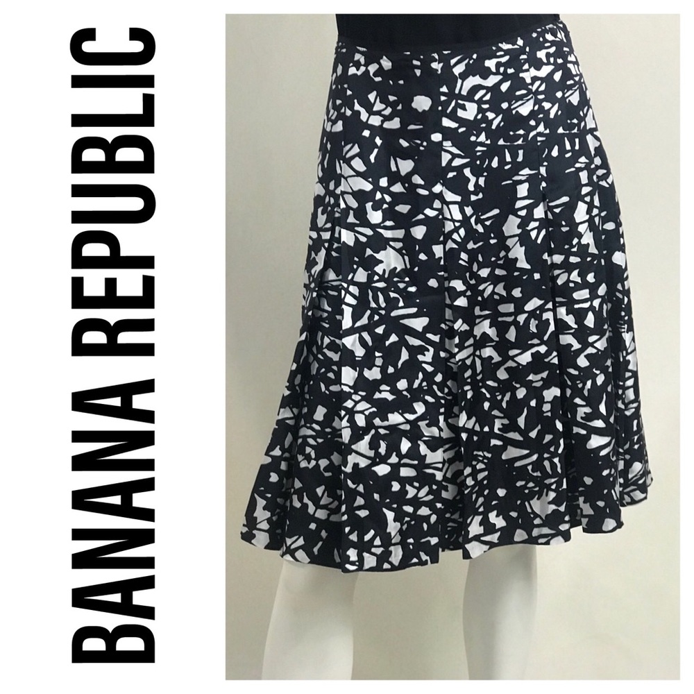 NWOT BP Hip-Pleated Black & White Skirt - Size 8